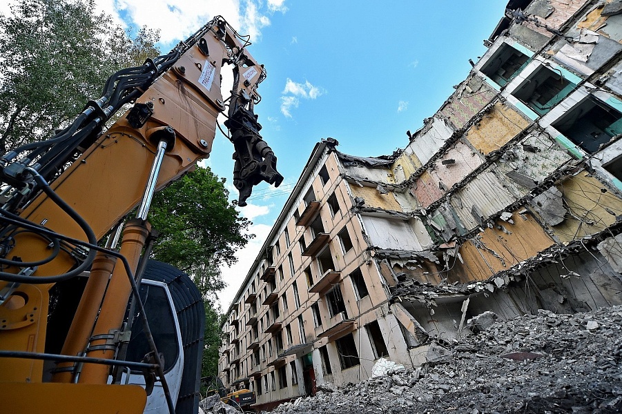 Снос аварийных зданий в Москве