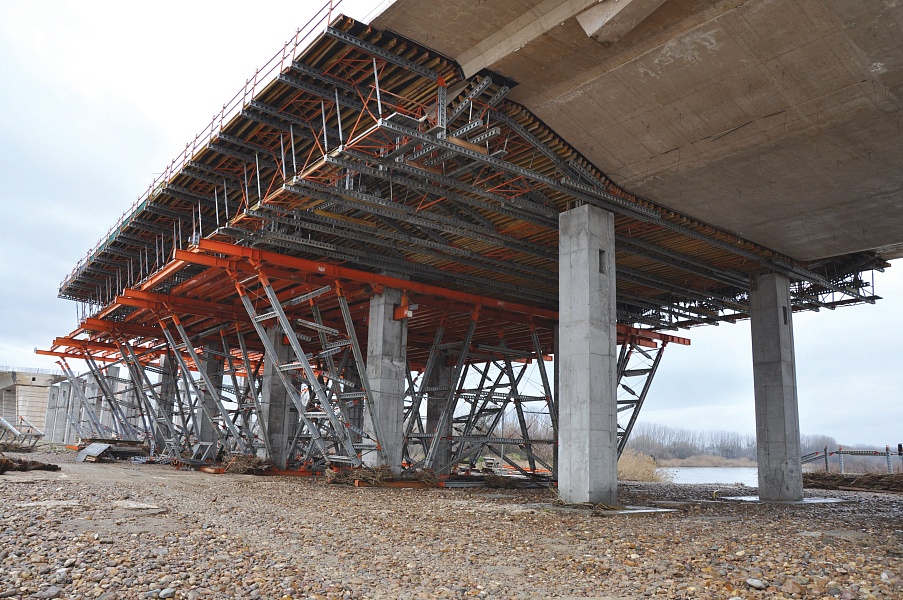Демонтаж балочного моста